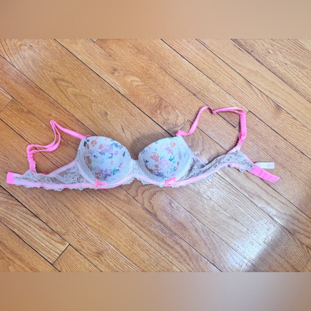 Victoria's Secret Pink Floral Lace Push-Up Bra